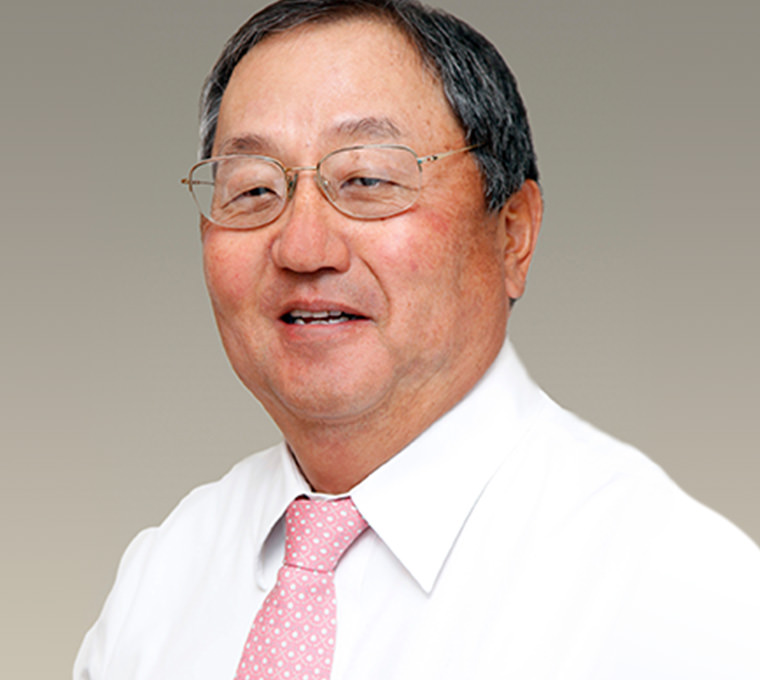 Dr Stephen Hiuga
